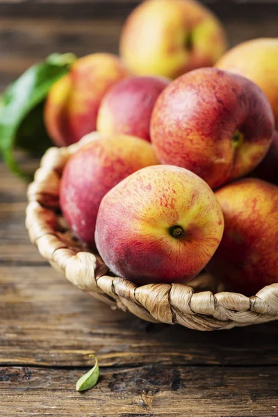 Fresh sweet peaches — Stock Photo, Image