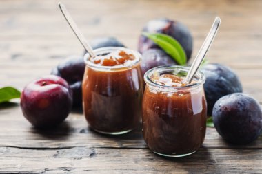 kırmızı erik ile yaz reçeli