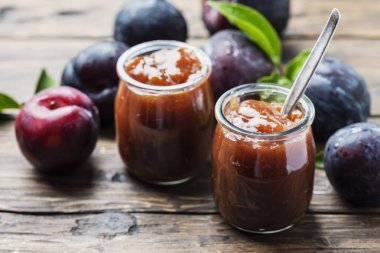 kırmızı erik ile yaz reçeli