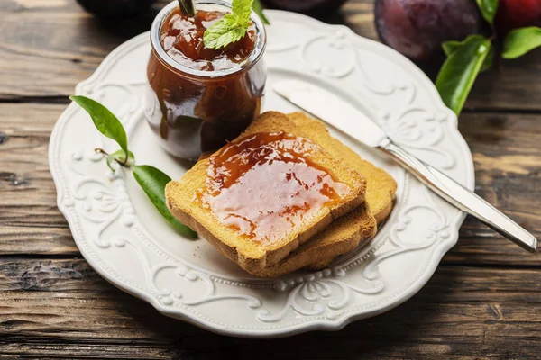 Breakfast with toast and plum jam — Stock Photo, Image