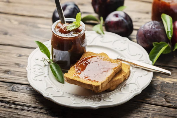 Breakfast with toast and plum jam — Stock Photo, Image