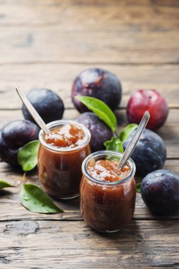 kırmızı erik ile yaz reçeli