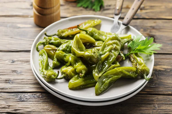 Kokt grön söt italiensk peppar — Stockfoto