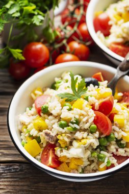 Pirinç ile soğuk yaz salatası