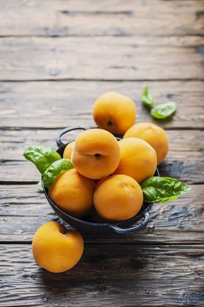 Italienische gelbe Pfirsiche percoca — Stockfoto