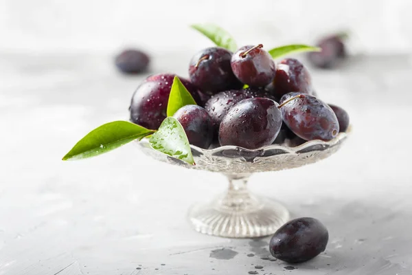 Süße rote Pflaumen — Stockfoto