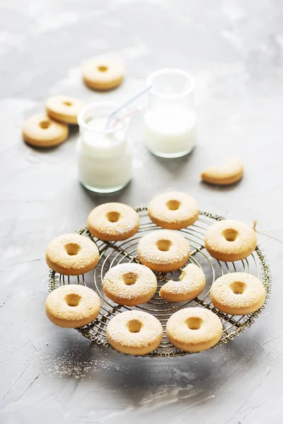 Házi készítésű kekszeket és a tej — Stock Fotó