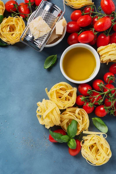 Concept Italian Food Raw Tagliatelle Tomato Basil Olive Oil Salt — Stock Photo, Image