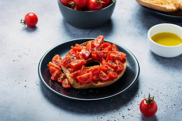 Concetto Cibo Italiano Friselle Con Pomodoro Olio Origano Immagine Primo — Foto Stock