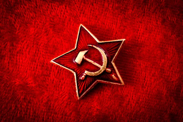 Старый Советский Значок Красной Звездой Серпом Молотком Напоминающий Эпоху Холодной — стоковое фото