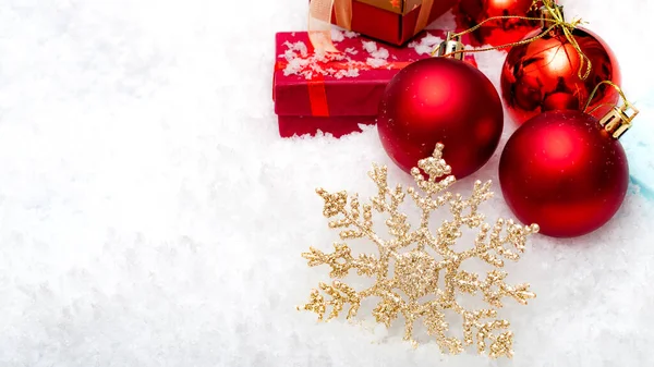 Buon Natale Buone Feste Concetto Con Bagattelle Rosse Scatole Regalo — Foto Stock