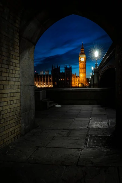 Brick Tunnel Overlooking Big Ben Houses Parliament Night River Thames — Stock fotografie