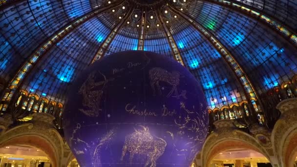 Galleri Lafayette, berömda Paris butik, Frankrike — Stockvideo