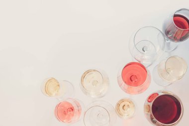 Gözlük şarap ile dizi