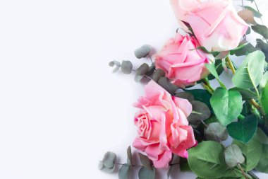 gül yaprakları ile