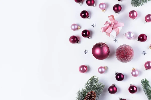 Navidad plano laico escena con bolas de vidrio — Foto de Stock