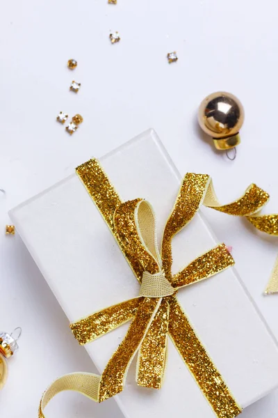 Jul platt låg scen med gyllene dekorationer — Stockfoto
