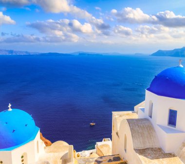 Mavi kubbeli kaldera manzarası, Santorini.