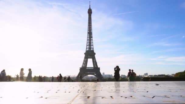 Eiffeltornet och Paris stadsbild — Stockvideo