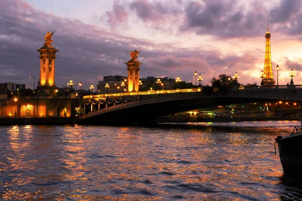 Ponte de Alexandre III e Torre Eiffel, Paris , — Fotografia de Stock