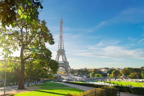 Eiffelturné och från Trocadero, Paris — Stockfoto