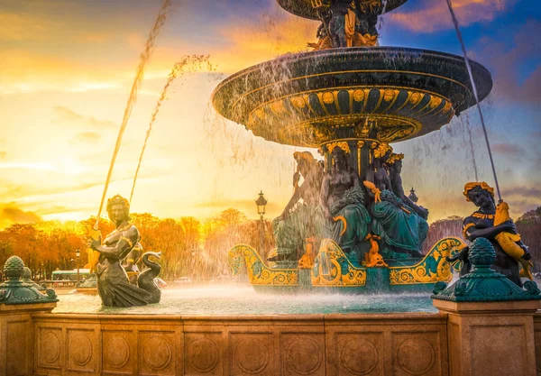 Fontana su Piazza Concorde e Obelisco — Foto Stock