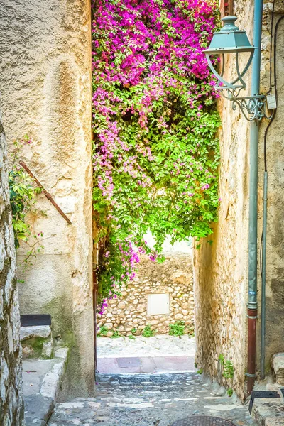 Hermoso casco antiguo de Provenza —  Fotos de Stock