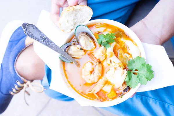 Bouillabaisse французький суп з морепродуктів — стокове фото