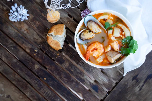 Bouillabaisse французький суп з морепродуктів — стокове фото
