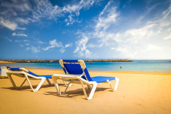 Two chairs on beach — Stock Photo, Image