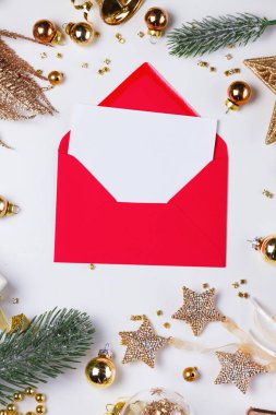 Altın madalyalarla bezenmiş Noel sahnesi