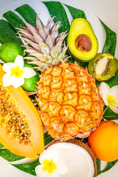 Dieta de verão, frutas frescas — Fotografia de Stock