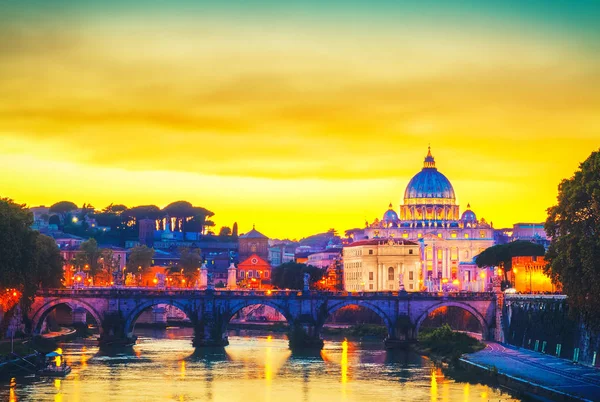 Catedral de St. Peters sobre ponte — Fotografia de Stock