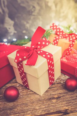 Noel hediyesi vermek