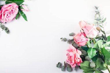 gül yaprakları ile