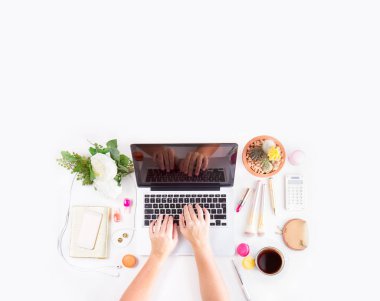 Kadınsı çalışma alanı, üstten görünüm