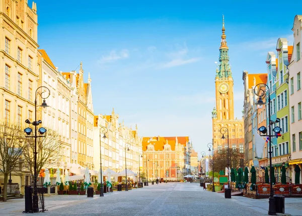 Casco antiguo de Gdansk con ayuntamiento —  Fotos de Stock