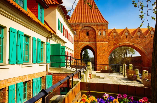 Улица в старом городе Торунь, Польша — стоковое фото