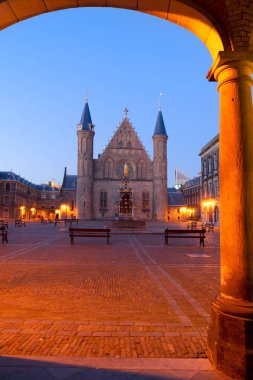 Binnenhof - Hollanda Parlamentosu, Hollanda