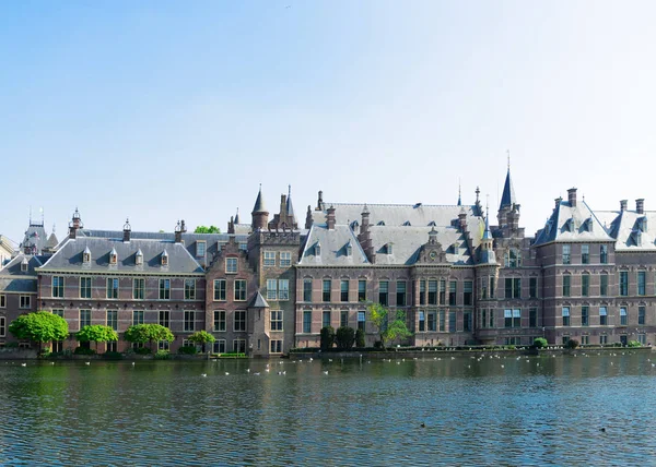 Binnenhof - nederländska parlamentet, Holland — Stockfoto