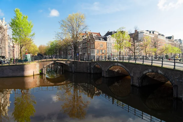 Huizen van Amsterdam, Nederland — Stockfoto