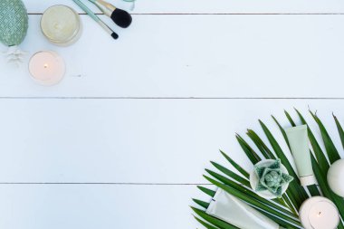 Güzellik arka yüz kozmetik ürünleri ile