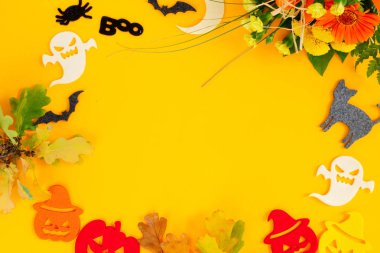 Turuncu arka planda Cadılar Bayramı sahnesi