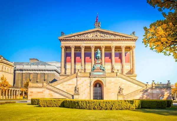 Alte nationalgalerie op museumsinsel in Berlijn — Stockfoto