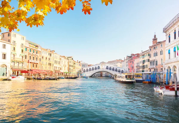 Puente de Rialto, Venecia, Italia — Foto de Stock