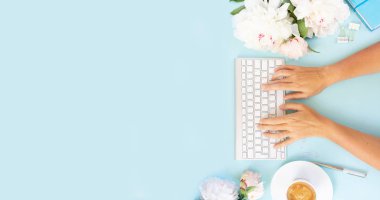 Mavi daire yatıyordu ev ofis çalışma alanı