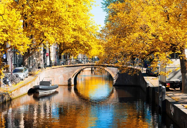 Ponte Amsterdã Sobre Anel Canal Marco Antiga Cidade Europeia Holanda — Fotografia de Stock