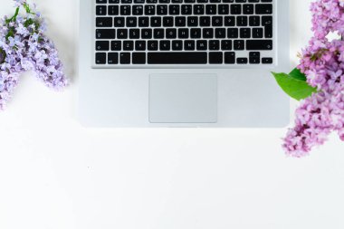 Düz yatıyordu ev ofis çalışma alanı