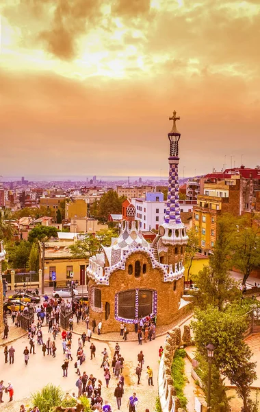 Parku guell w zachód słońca, barcelona, Hiszpania — Zdjęcie stockowe