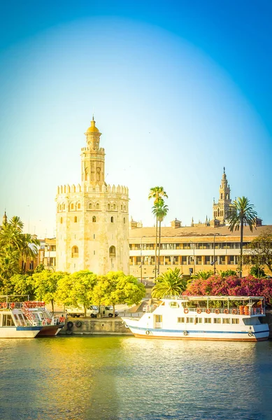 Gouden Toren in Sevilla, Spanje — Stockfoto